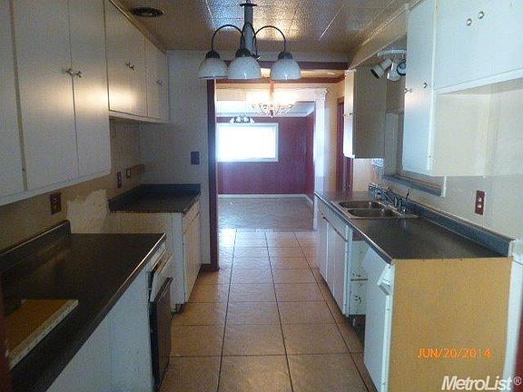 3rd image of 14 West St