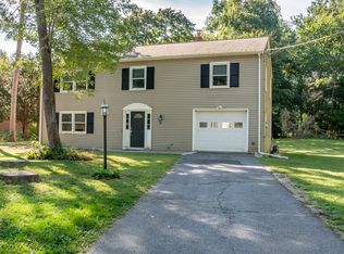 15 Colonial Rd, Medway, MA 02053