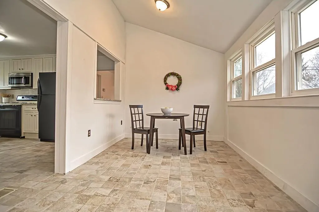 18 Walcott St — Photo 1