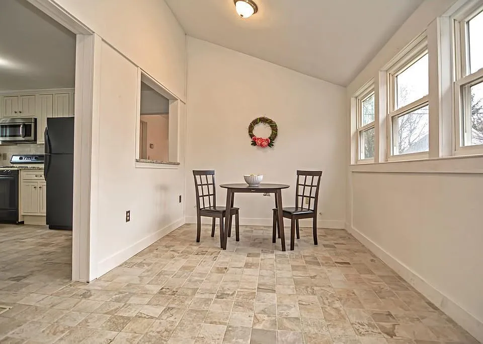 18 Walcott St #1