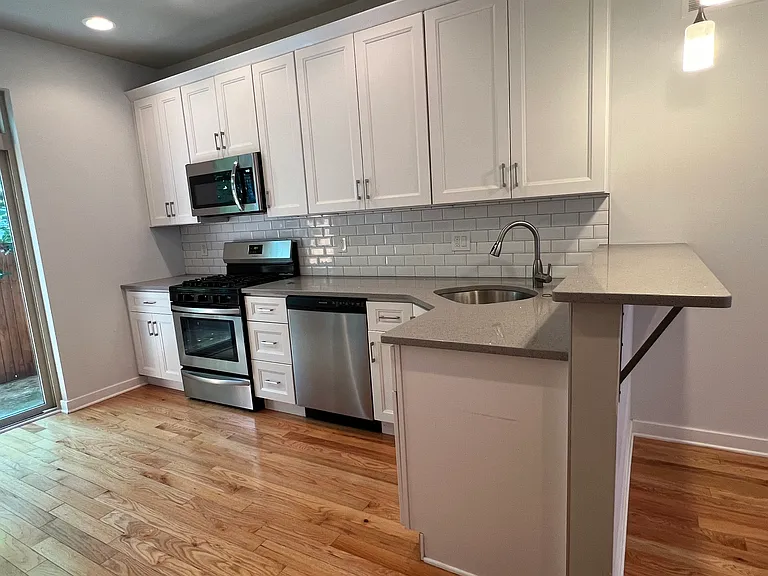 2133 Mountain St — Photo 6