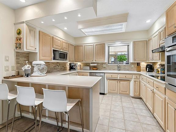 5th image of 3116 N Markwell Ave