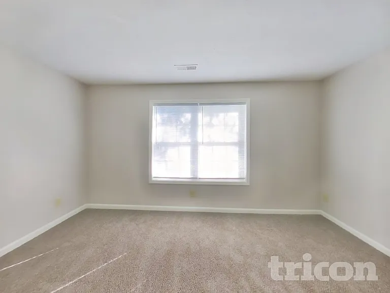 910 S Shore Ct — Photo 7