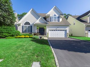 19 Joshua Ct, Wading River, NY 11792