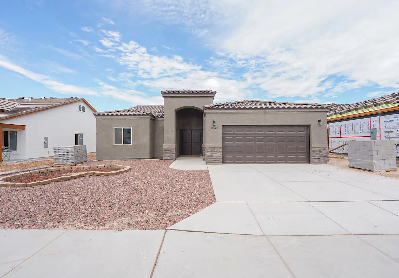 4 bed, 2.0 bath, 1640 sqft, $1,900 — Photo 1