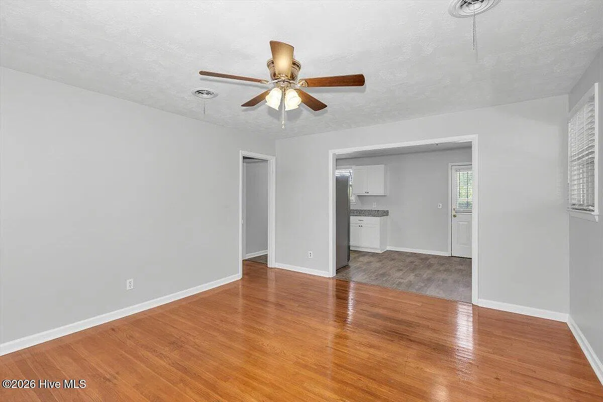3 bed, 2.0 bath, 1107 sqft, $1,495 — Photo 4