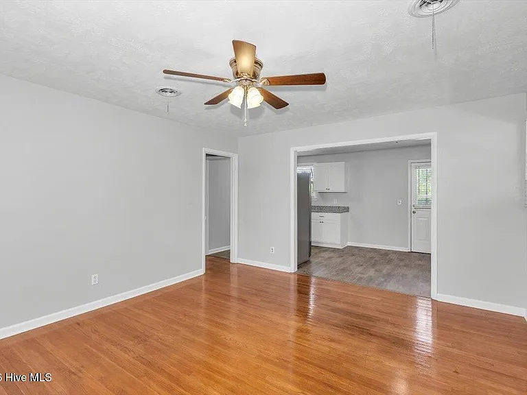 2240 Walden Dr — Photo 4