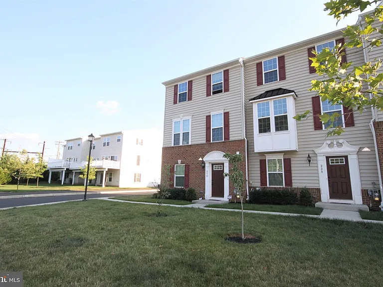 228 Compass Dr — Photo 2