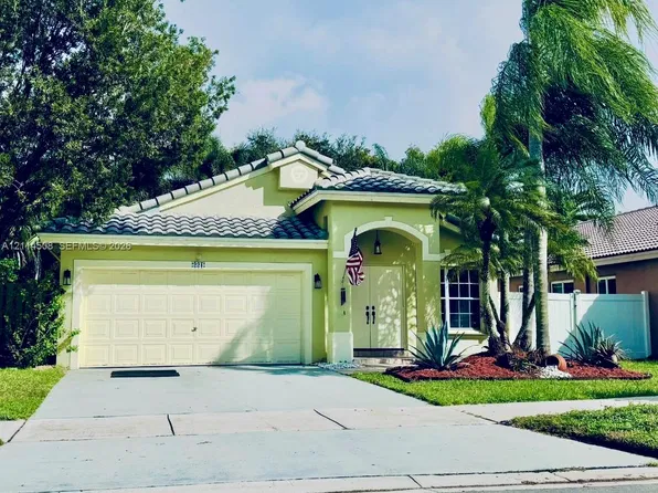 221 SW 203rd Ave, Pembroke Pines, FL 33029