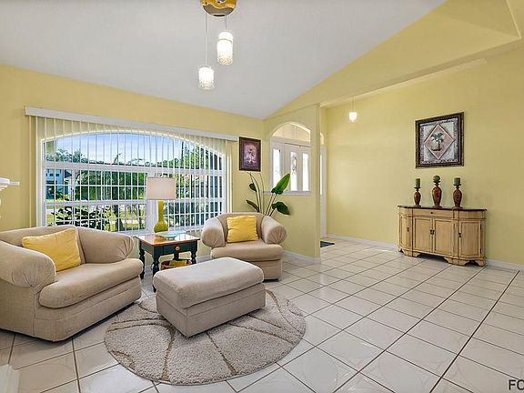 3rd image of 73 Radcliffe Dr