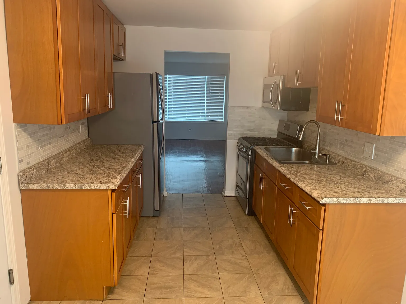 2 bed, 900 sqft, $1,575 — Photo 3