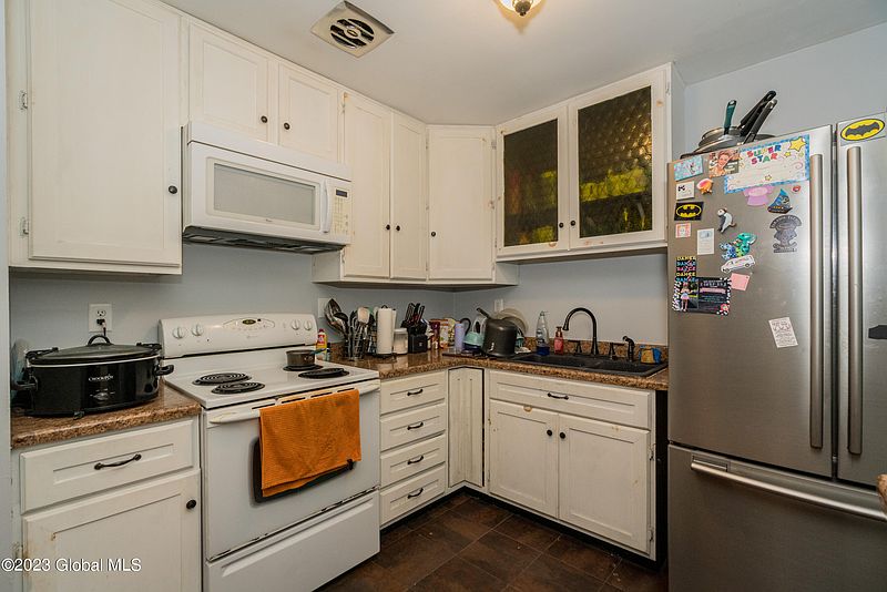 2nd image of 210 Ballston Avenue
