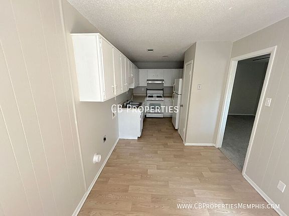 2nd image of 2219 Goldbrier Ln