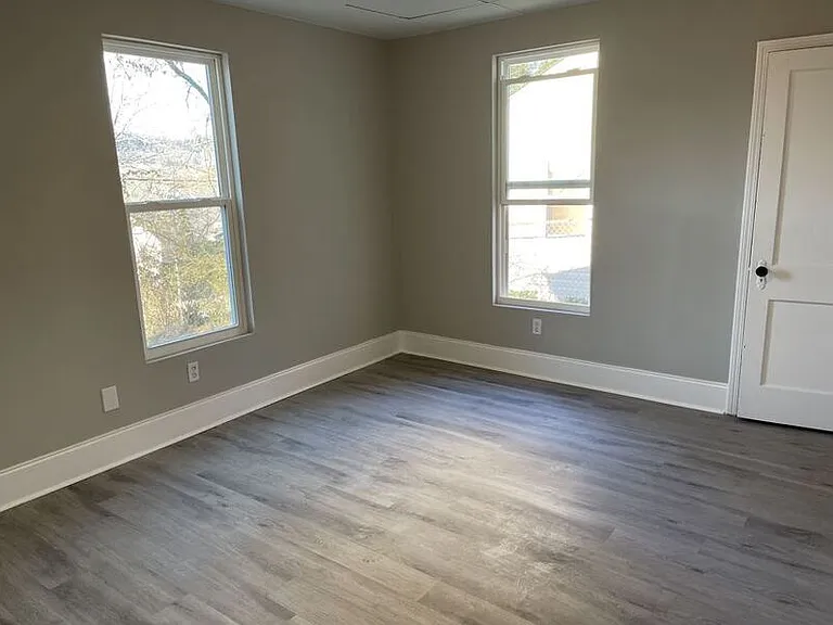202 E Columbia Ave — Photo 9