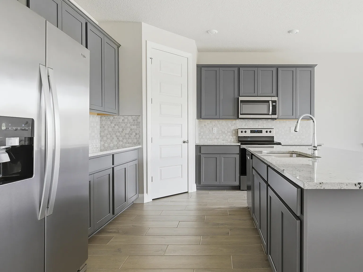 4 bed, 2.0 bath, 1908 sqft, $2,800 — Photo 4