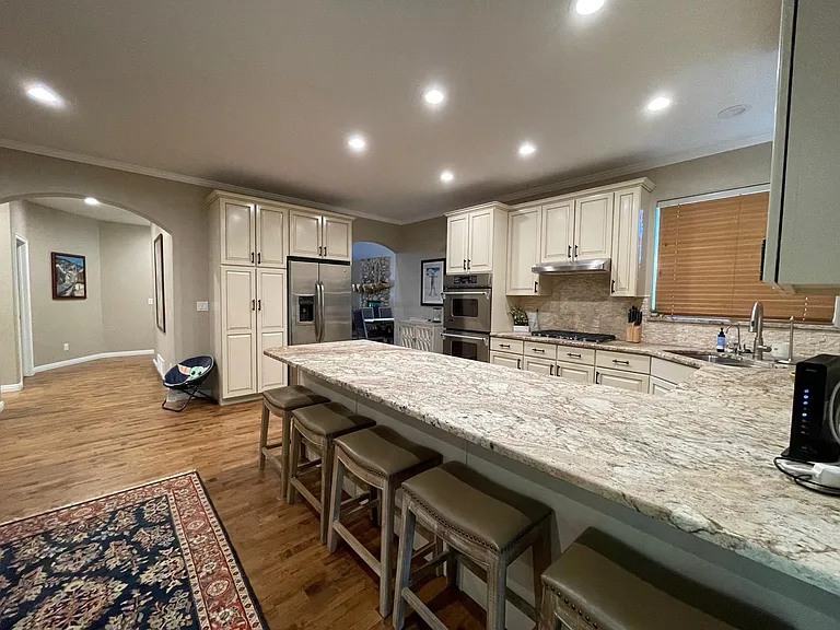 701 Martingale Ln — Photo 7