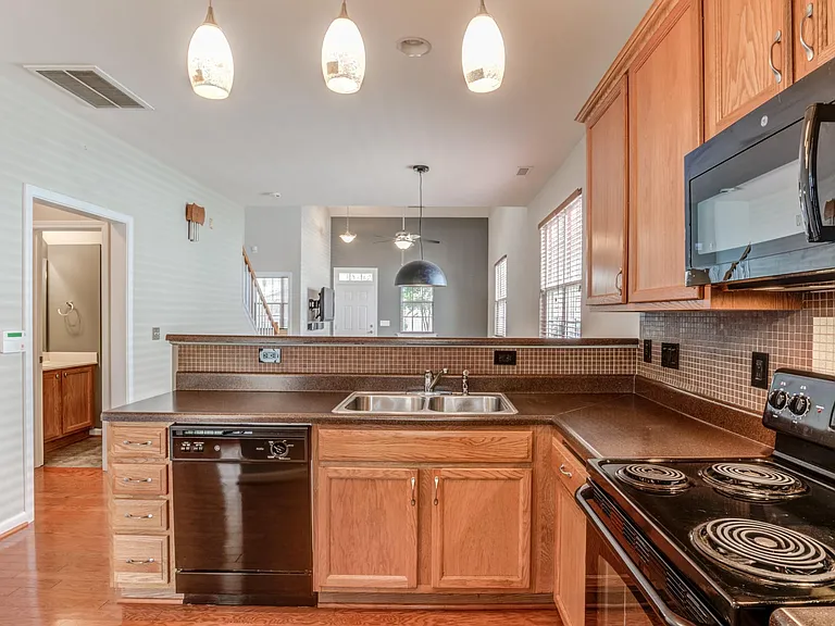 8221 Belneath Ct — Photo 6