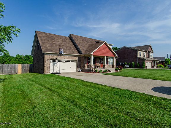 3rd image of 272 Cottonwood Dr