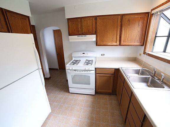 2nd image of 307 W Campbell St