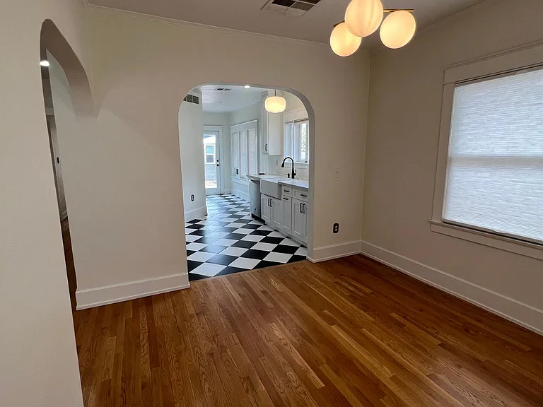 1130 E Palm Ln — Photo 12