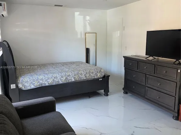 8830 NW 150th St, Miami Lakes, FL 33018