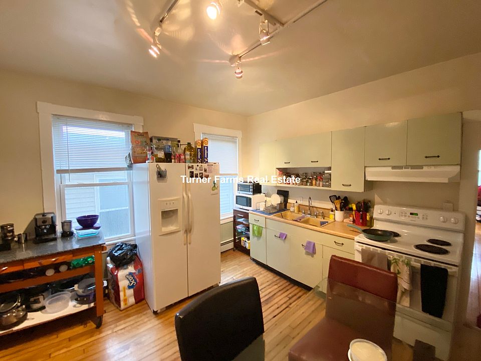 1st image of 19 Sachem St #33