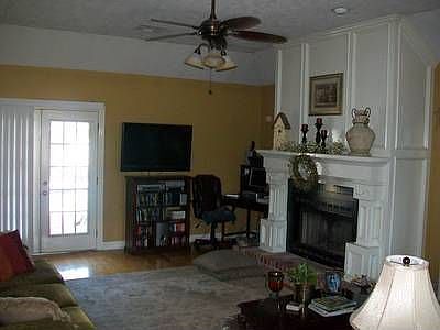 4th image of 5714 Larch St
