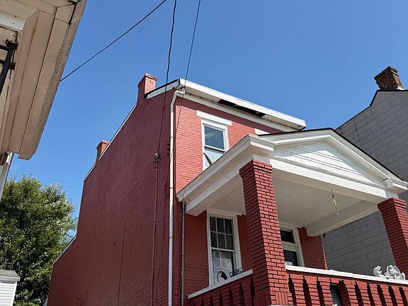 3rd image of 915 Isabella St