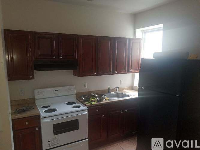 2nd image of 1728 W Diamond St #2A