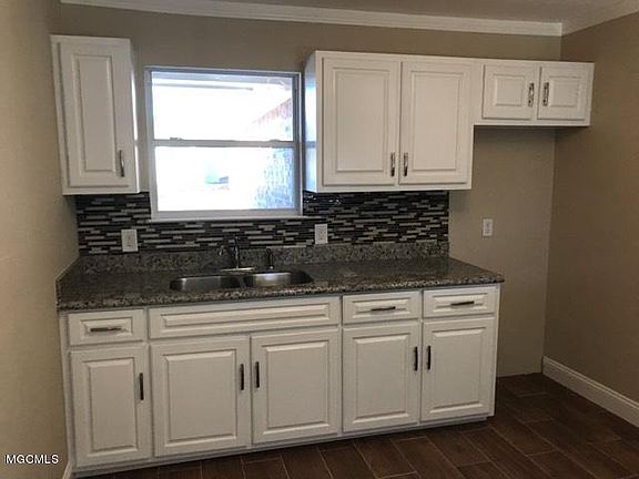 4th image of 2537 Avenido Del Pinar St