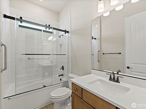 5th image of 14816 206th Avenue E