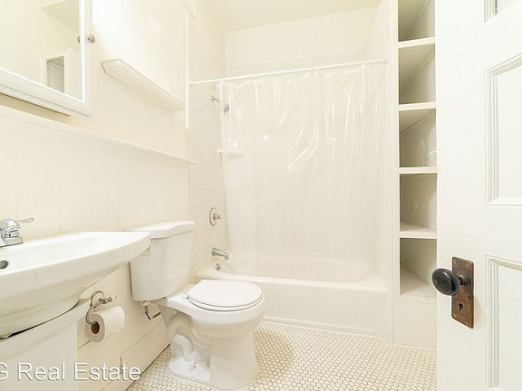 4th image of 341 Georgia St Ste 202