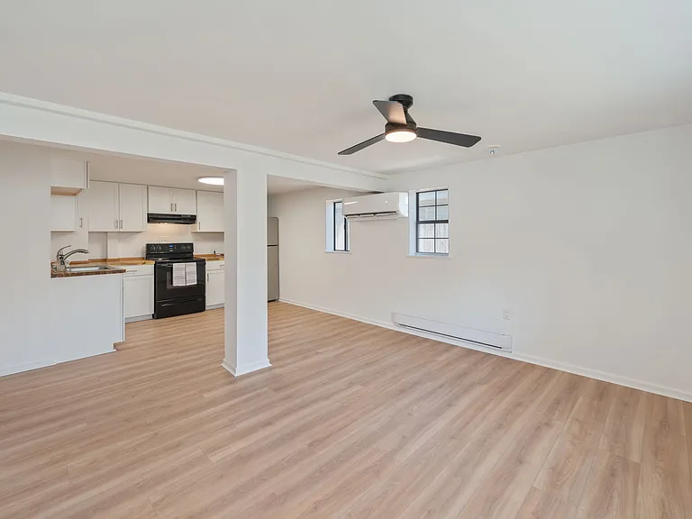 1002 High Grove Ct #B — Photo 12
