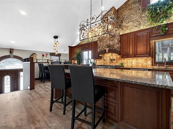 2nd image of 13817 Lakewood Heights Blvd