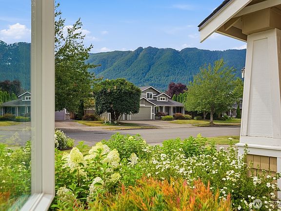 5th image of 890 SE 10TH Street