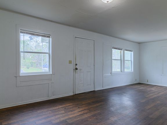 3rd image of 1301 N Walnut St