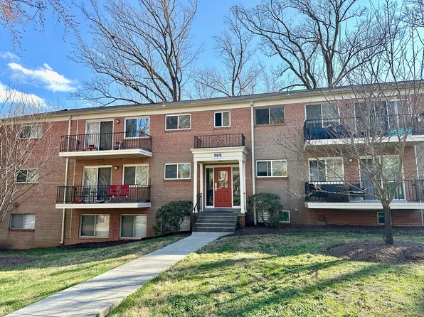 10670 Weymouth St APT 202, Bethesda, MD 20814