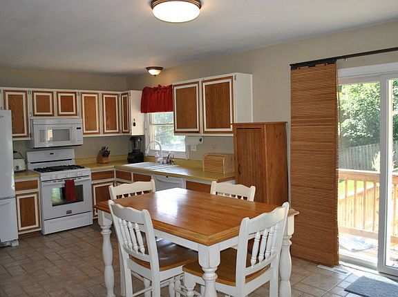 5th image of 321 Hiawatha Dr