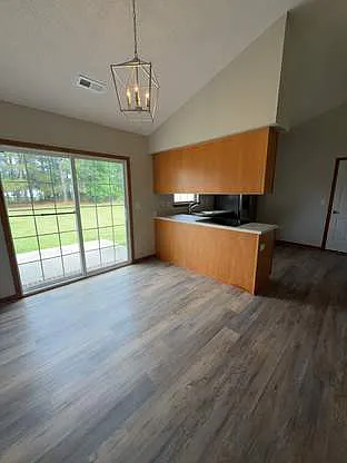 133 Lawndale Ln — Photo 5