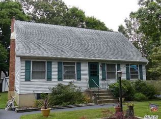 87 Woodland Dr, Mastic Beach, NY 11951