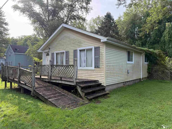 138 Indiana St, Carleton, MI 48117
