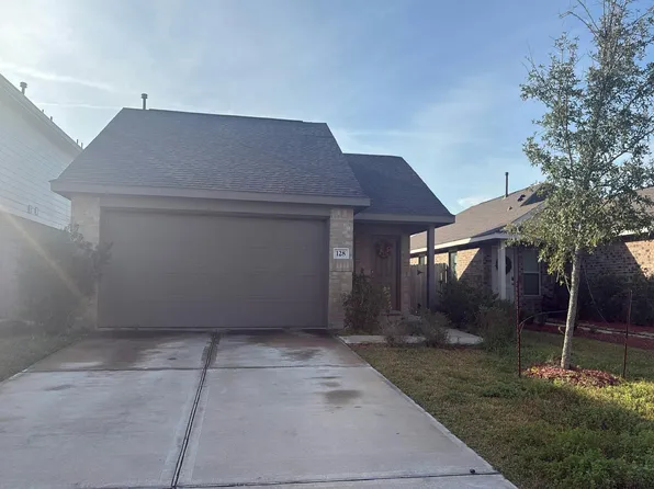 128 Austin Ln, Angleton, TX 77515