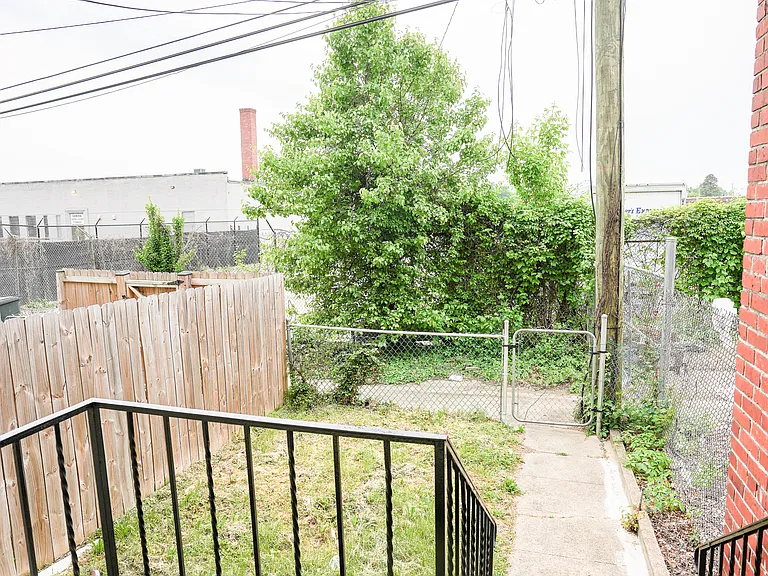 W Mulberry St — Photo 20
