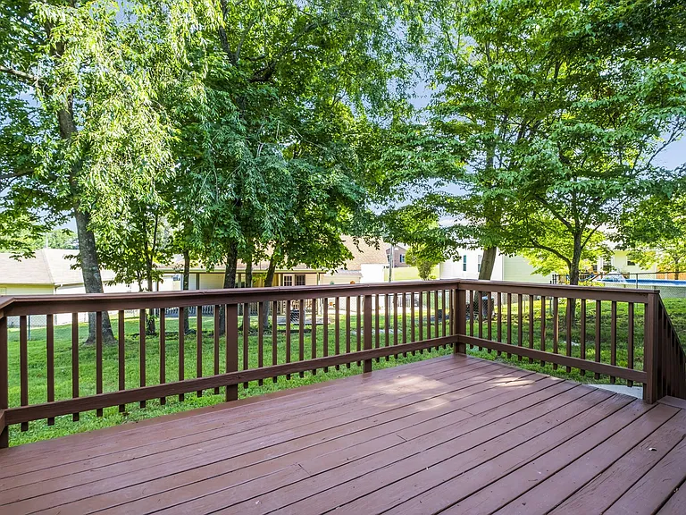 427 Sierra Ct — Photo 17