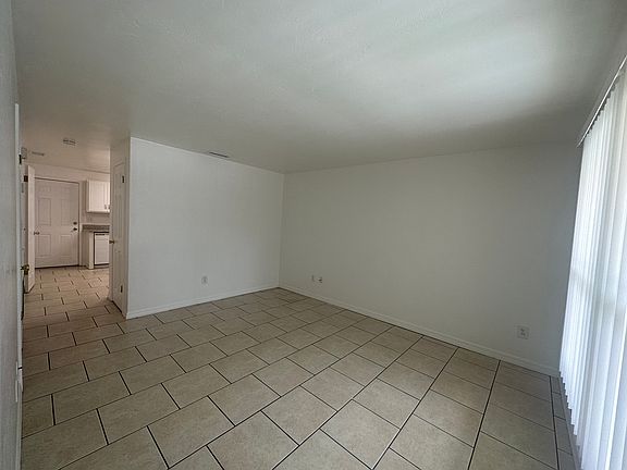 3rd image of 238 Orchard St APT 1