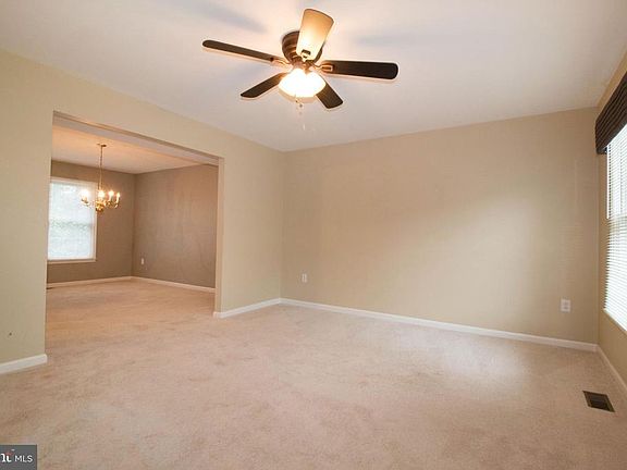 3rd image of 21 Summerwood Dr