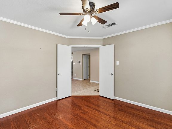 5th image of 2217 Eisenhower Dr