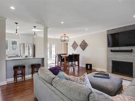 3rd image of 2601 W 51st Ter