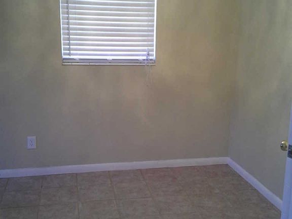 5th image of 4423 Bessie Cir W