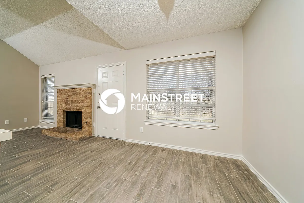 Living Room - 922 Bayfield Dr
